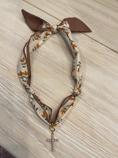 addie scarf necklace