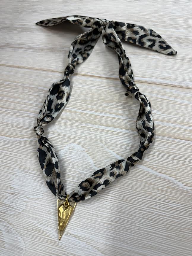 sawyer scarf necklace