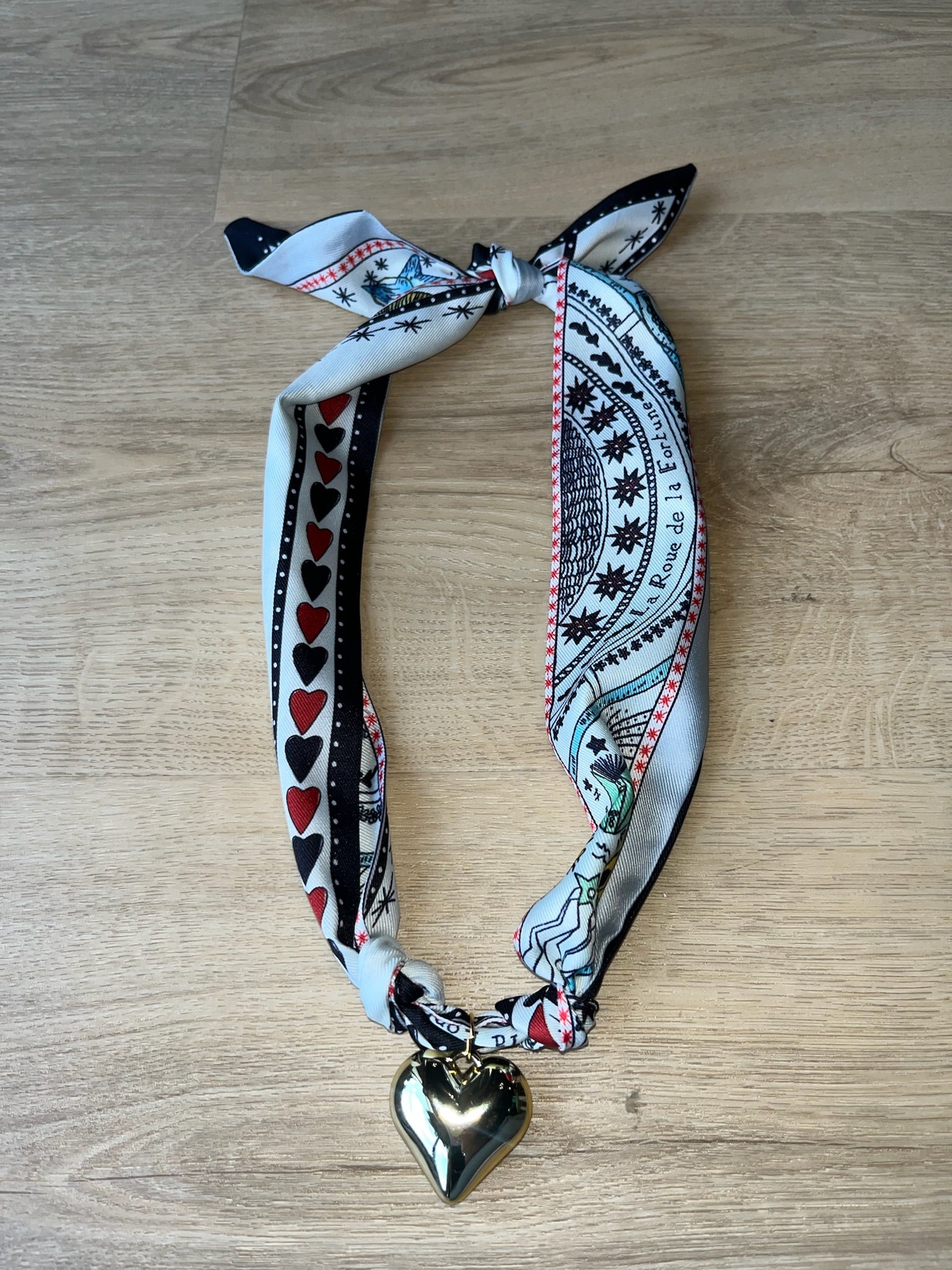 queen of hearts scarf necklace