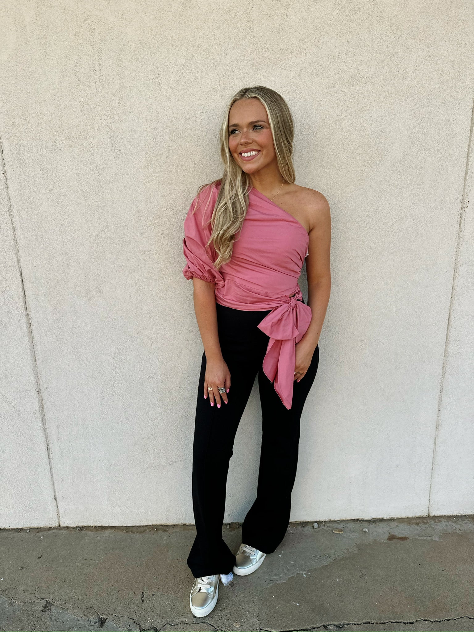 karlie one shoulder knot top in pink