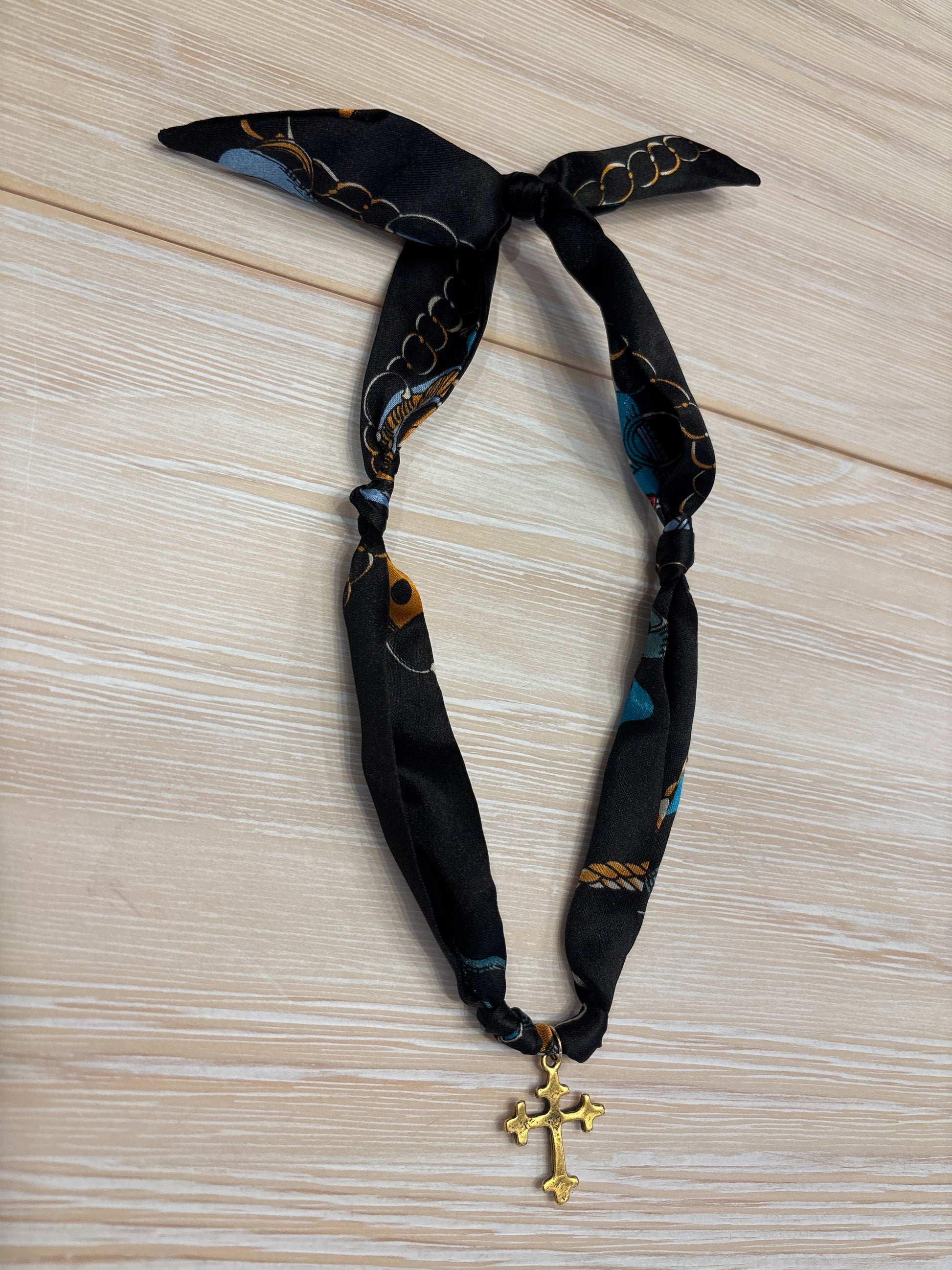 posey scarf necklace
