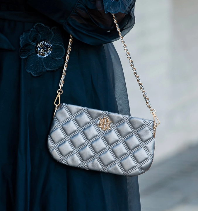 caroline hill livi black pearl