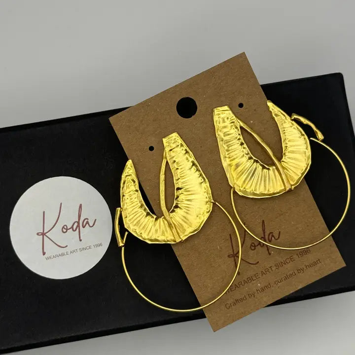 luna earrings in gold