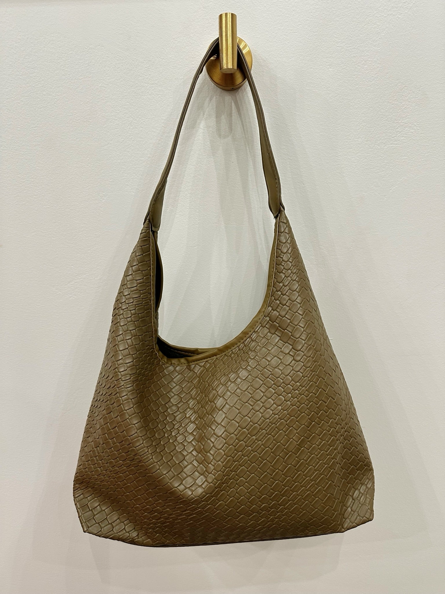retro shoulder bag in olive