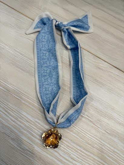 louis scarf necklace