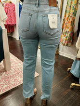 Load image into Gallery viewer, hidden tracey 29&quot; inseam step hem straight jean in light blue
