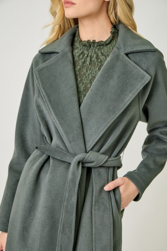mystree lapel collar robe in dark moss