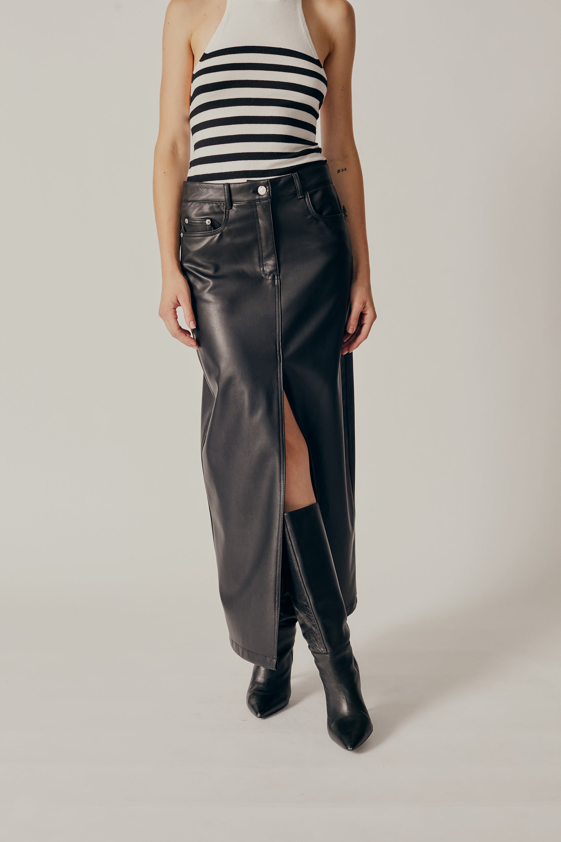 deluc itea skirt in black