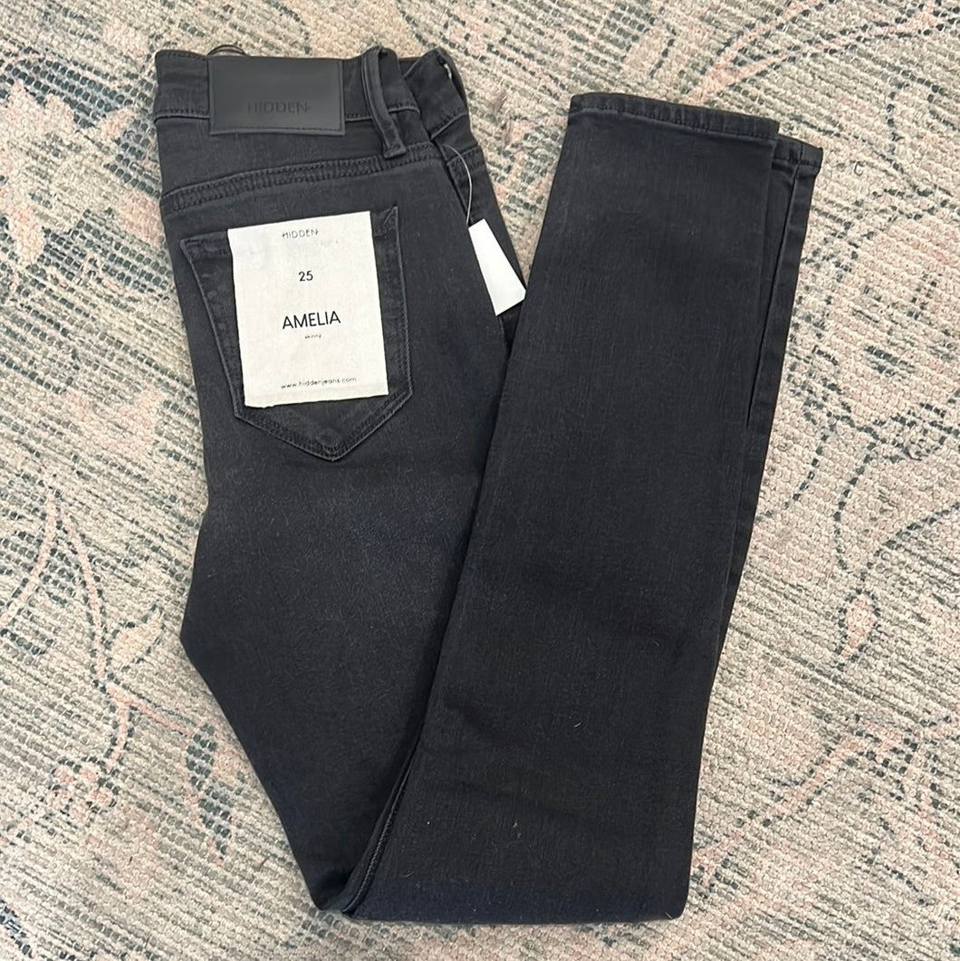 hidden amelia skinny in black