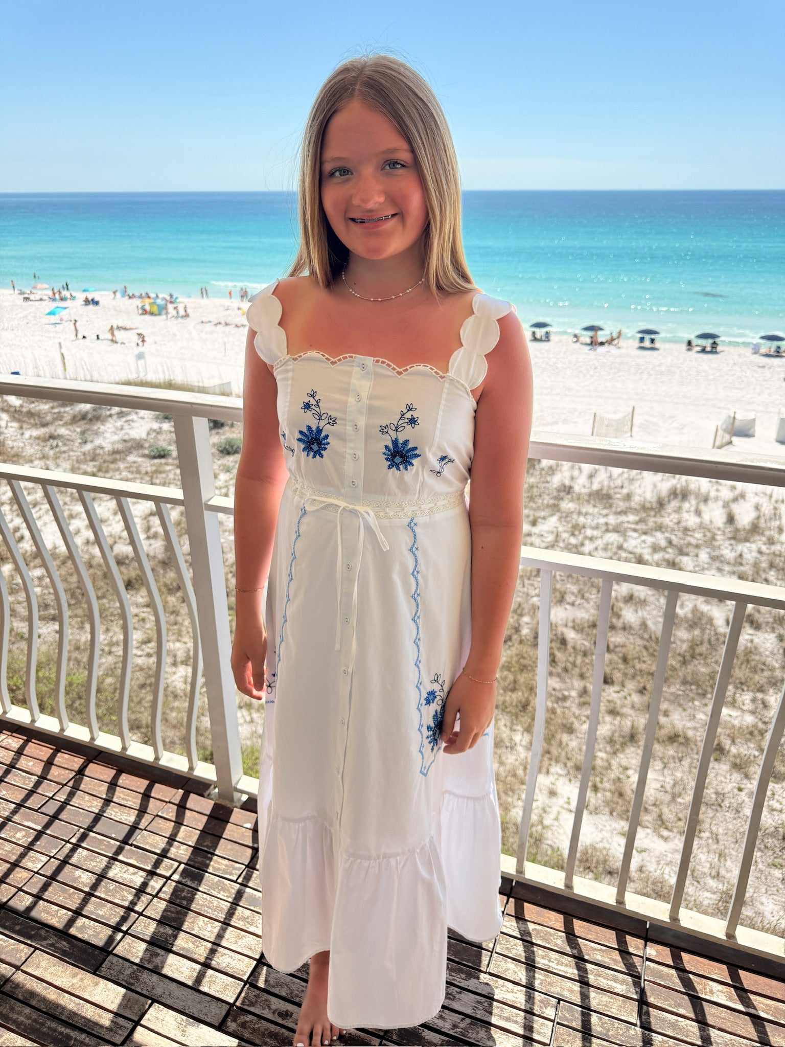 moon river sleveless scalloped trimm embroidered midi dress