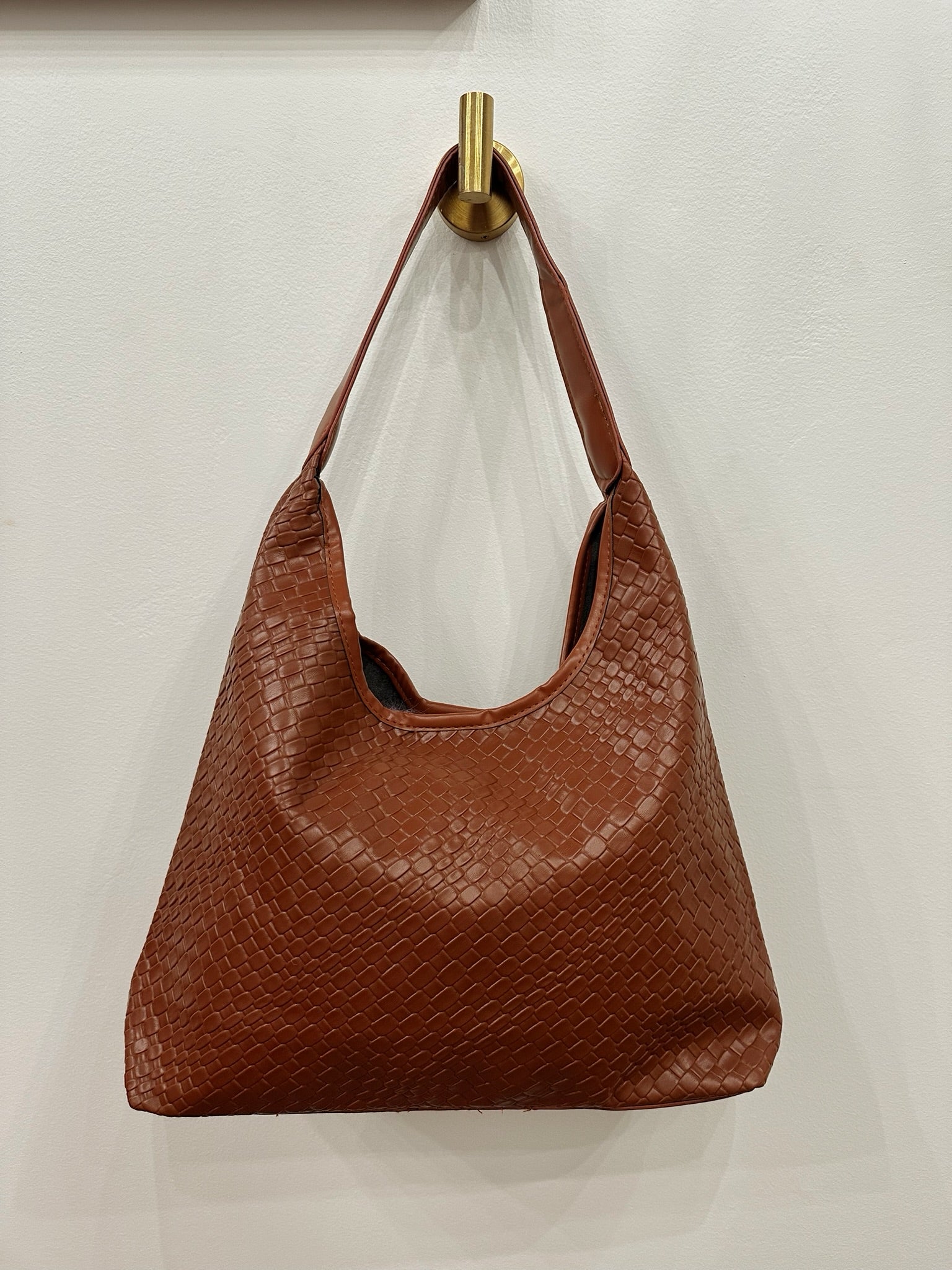 retro shoulder bag in coffee