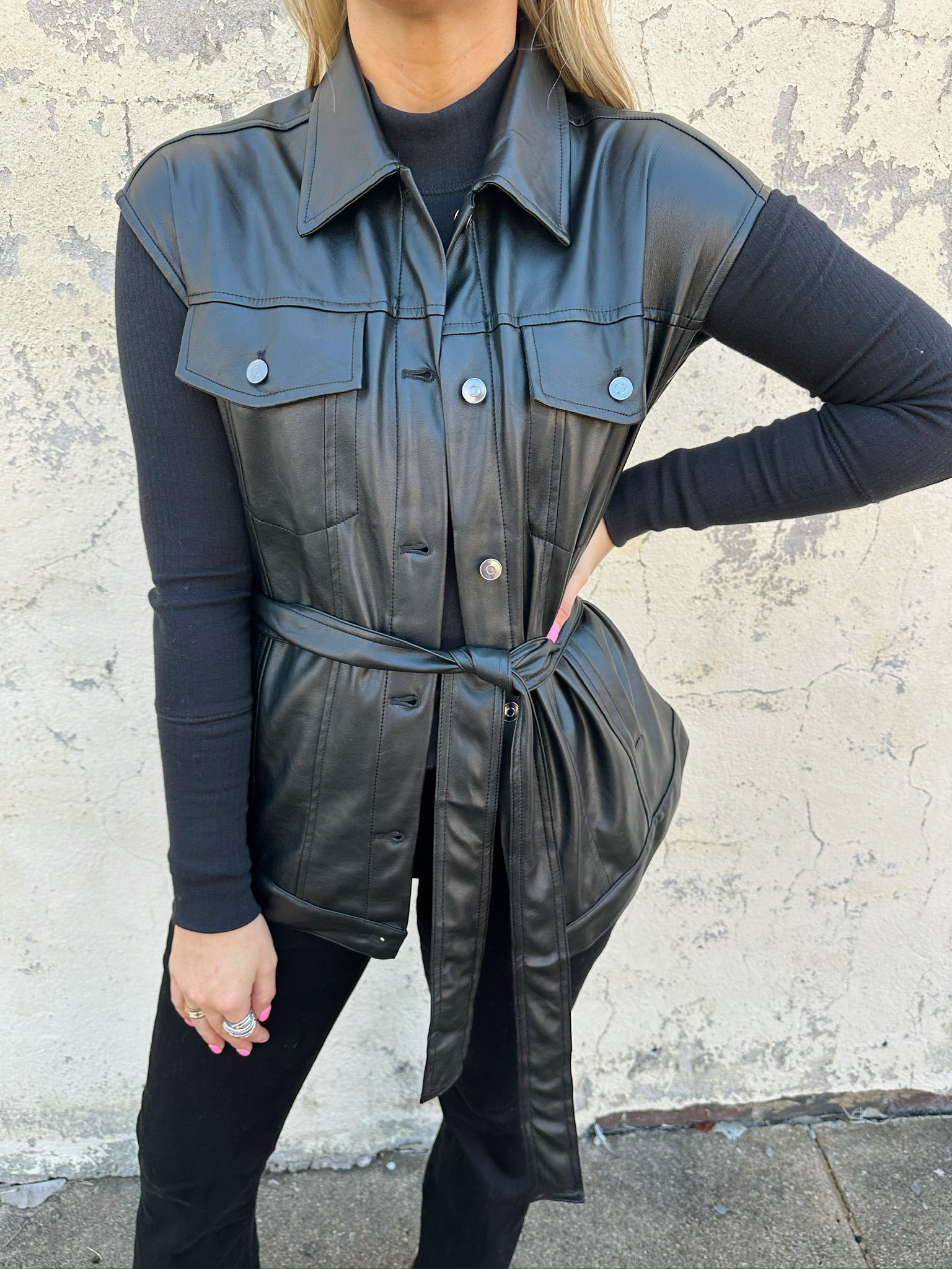 elan button down vest in black