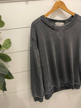 Load image into Gallery viewer, vintage havana oversized crewneck in washed charcoal
