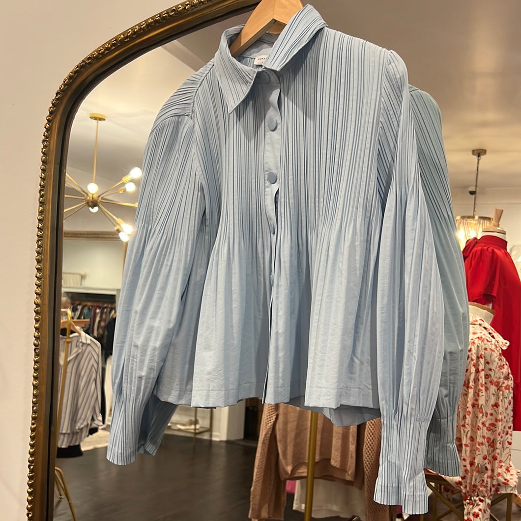current air button down pleated jacket in pastel blue