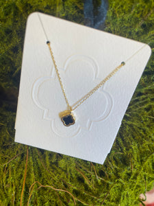 clover pendant necklace in black