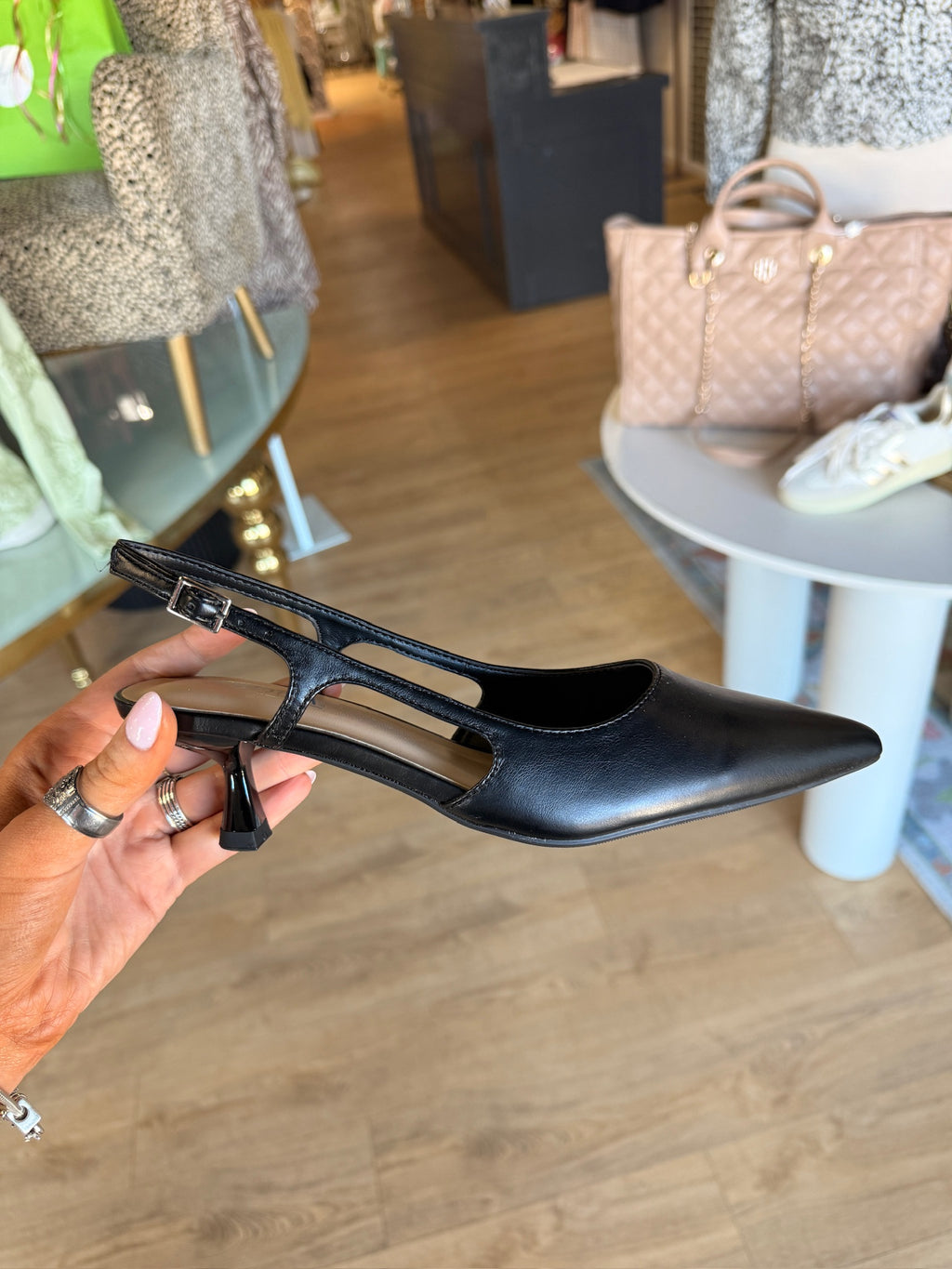 soda nicole slingbacks in black