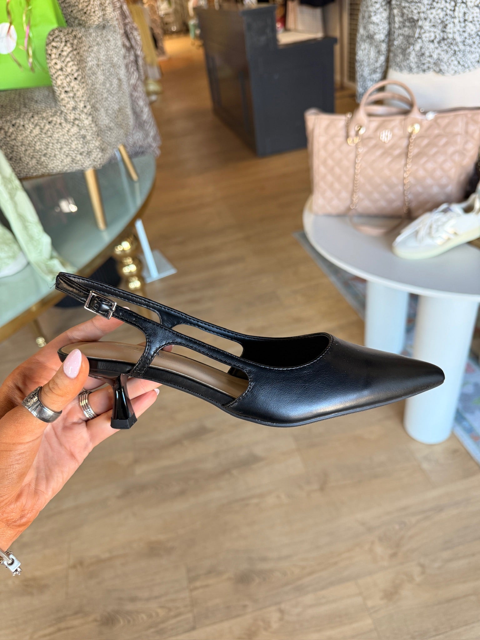 soda nicole slingbacks in black