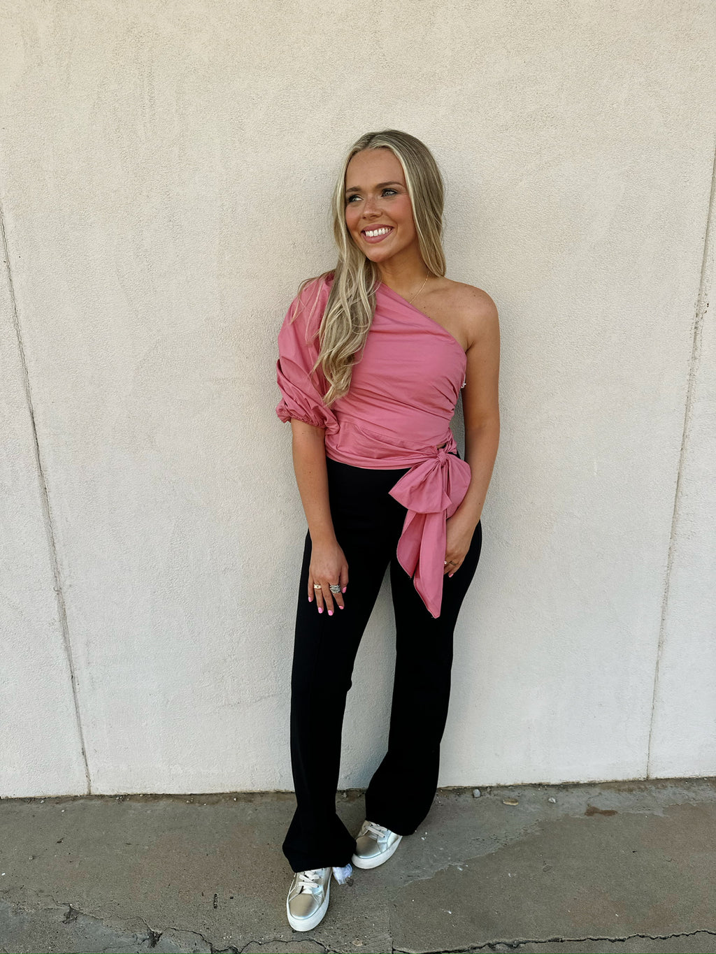 karlie one shoulder knot top in pink