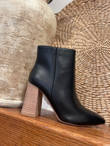 shu shop veronica boot in black suede