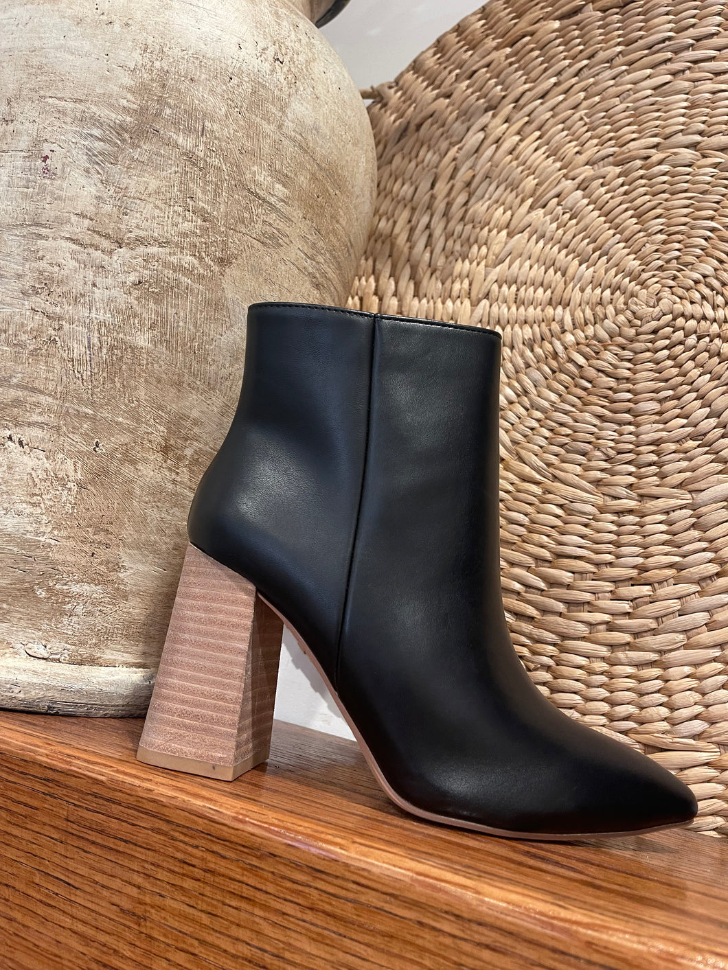 shu shop veronica boot in black suede
