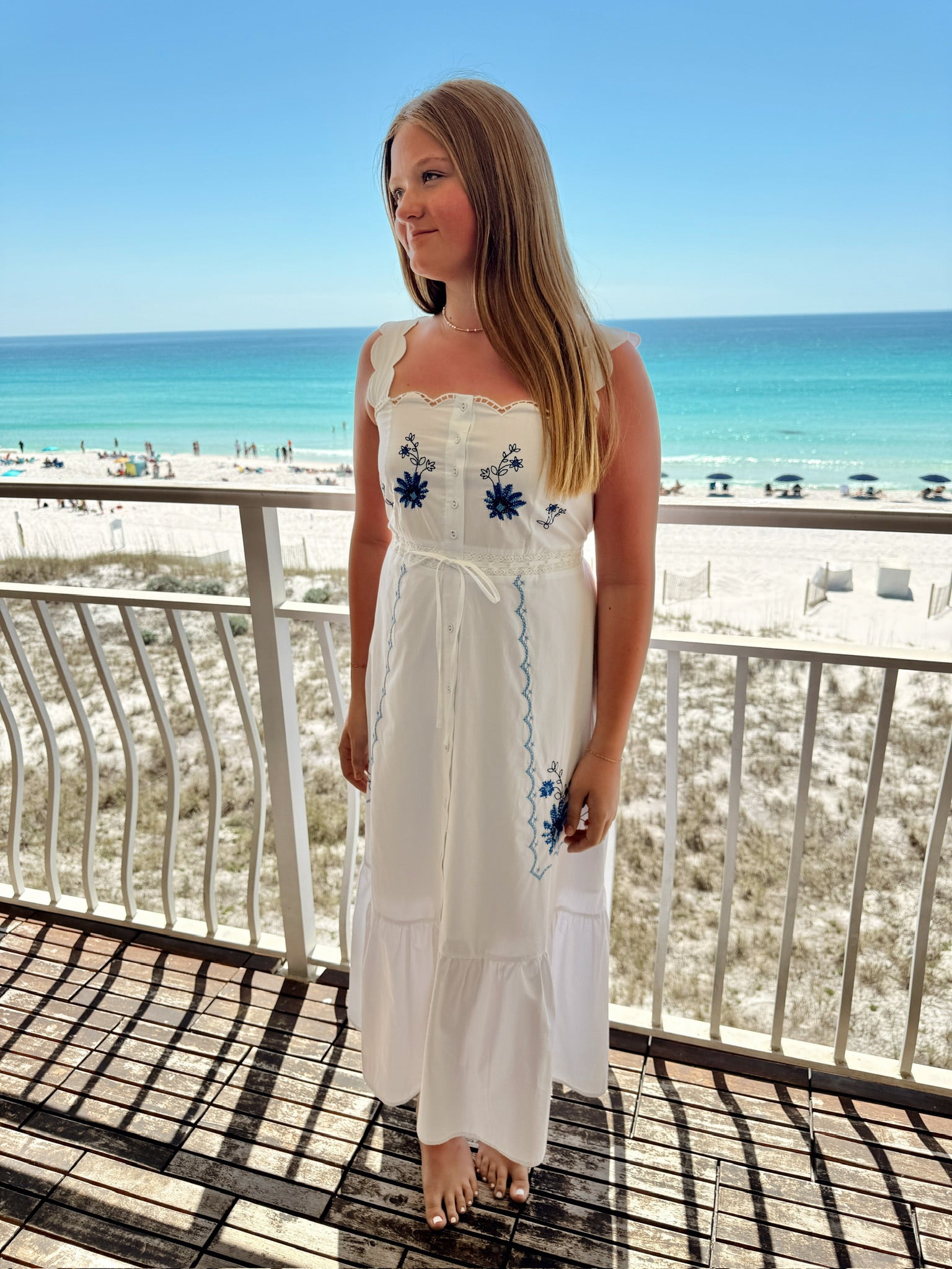 moon river sleveless scalloped trimm embroidered midi dress