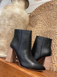 shu shop veronica boot in black suede