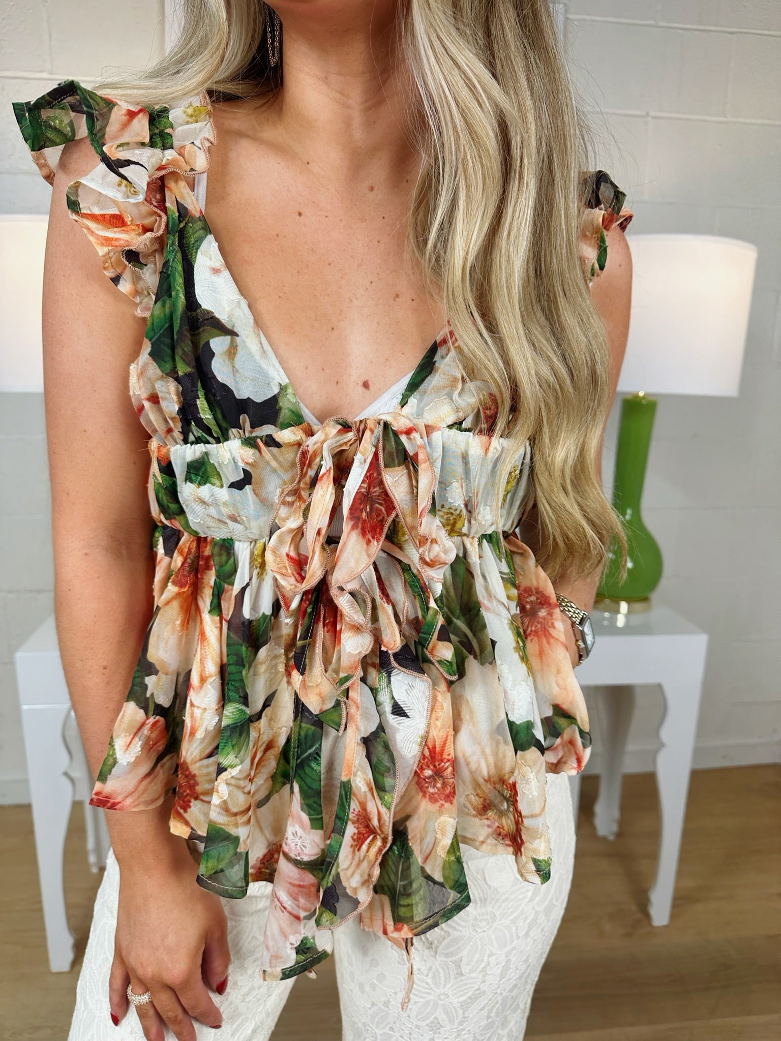 en saison ruffled  tie front handkerchief blouse