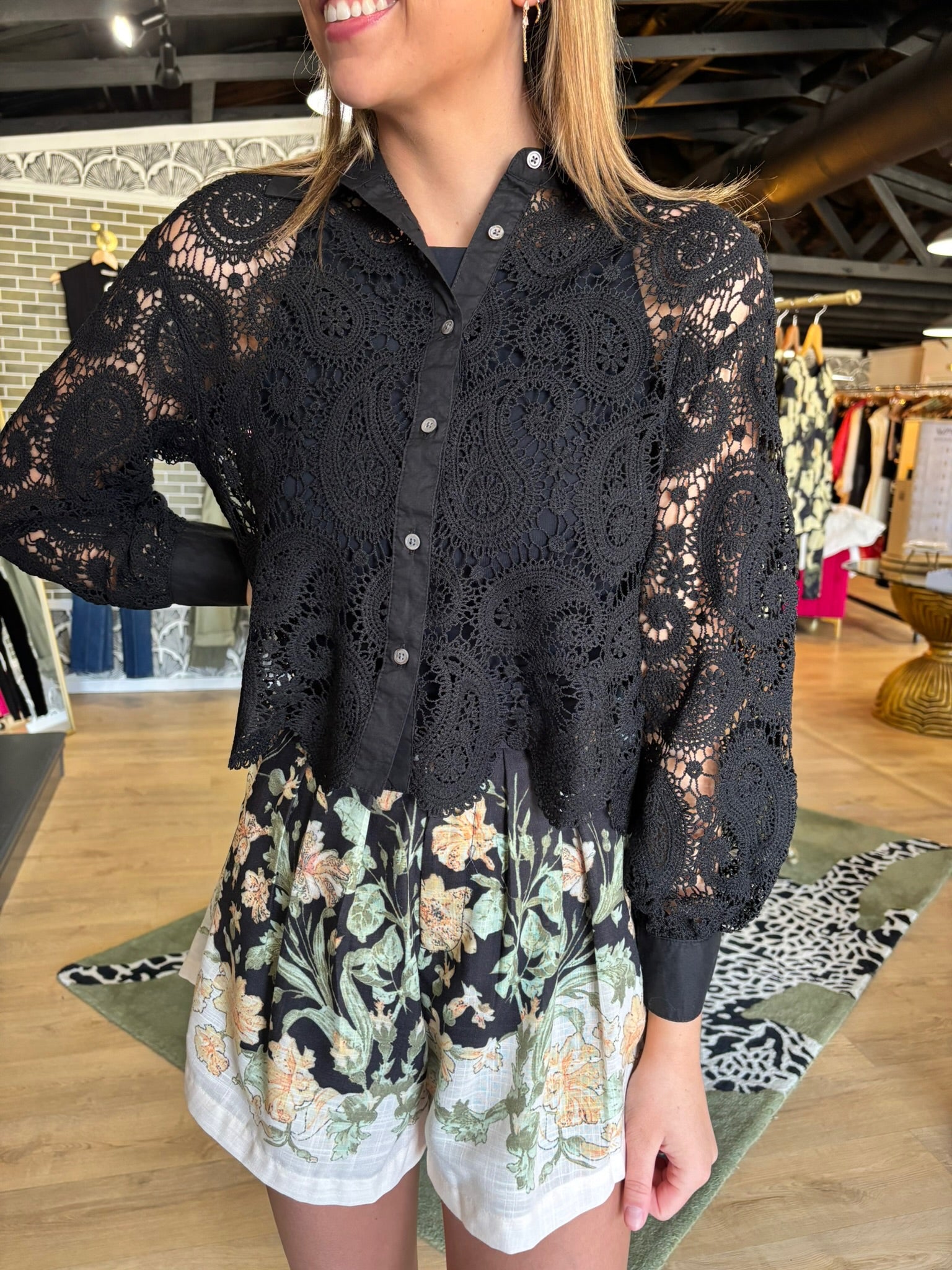 en saison iris floral print shorts