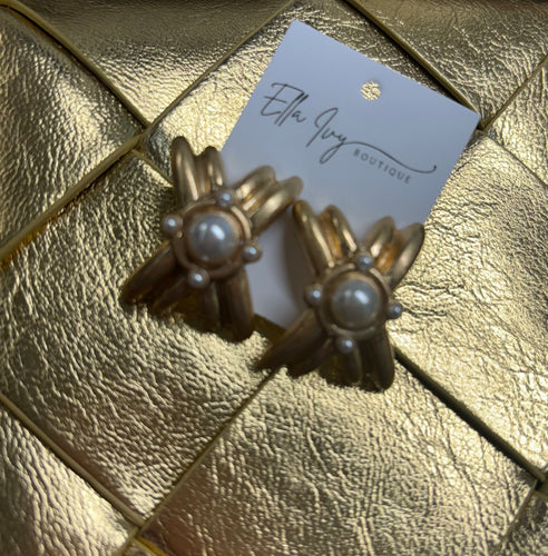 pearl x crisscross textured studs in vintage gold