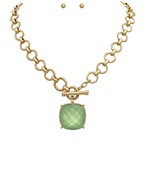 pendant statement in gold