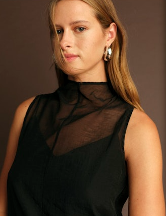 deluc hugh sheer top in black