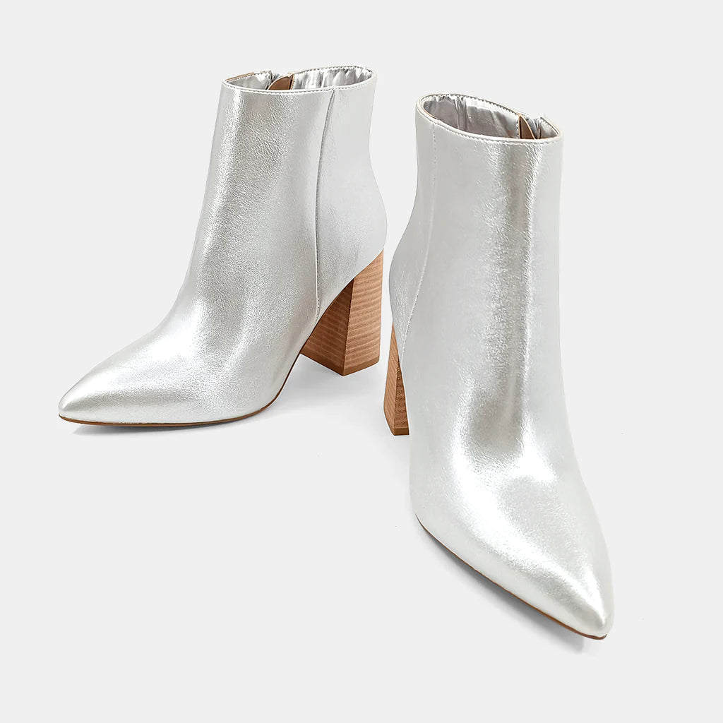 shu shop veronica boot in silver