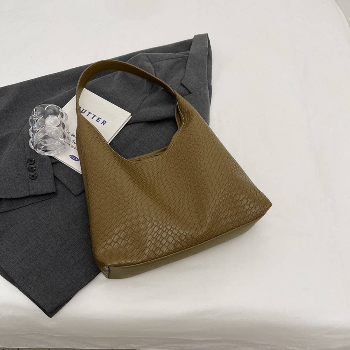 retro shoulder bag in olive