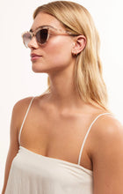 Load image into Gallery viewer, roof top sunglasses in warm sands - gradient