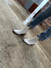 Load image into Gallery viewer, diba true inter mingle boots in white/natural