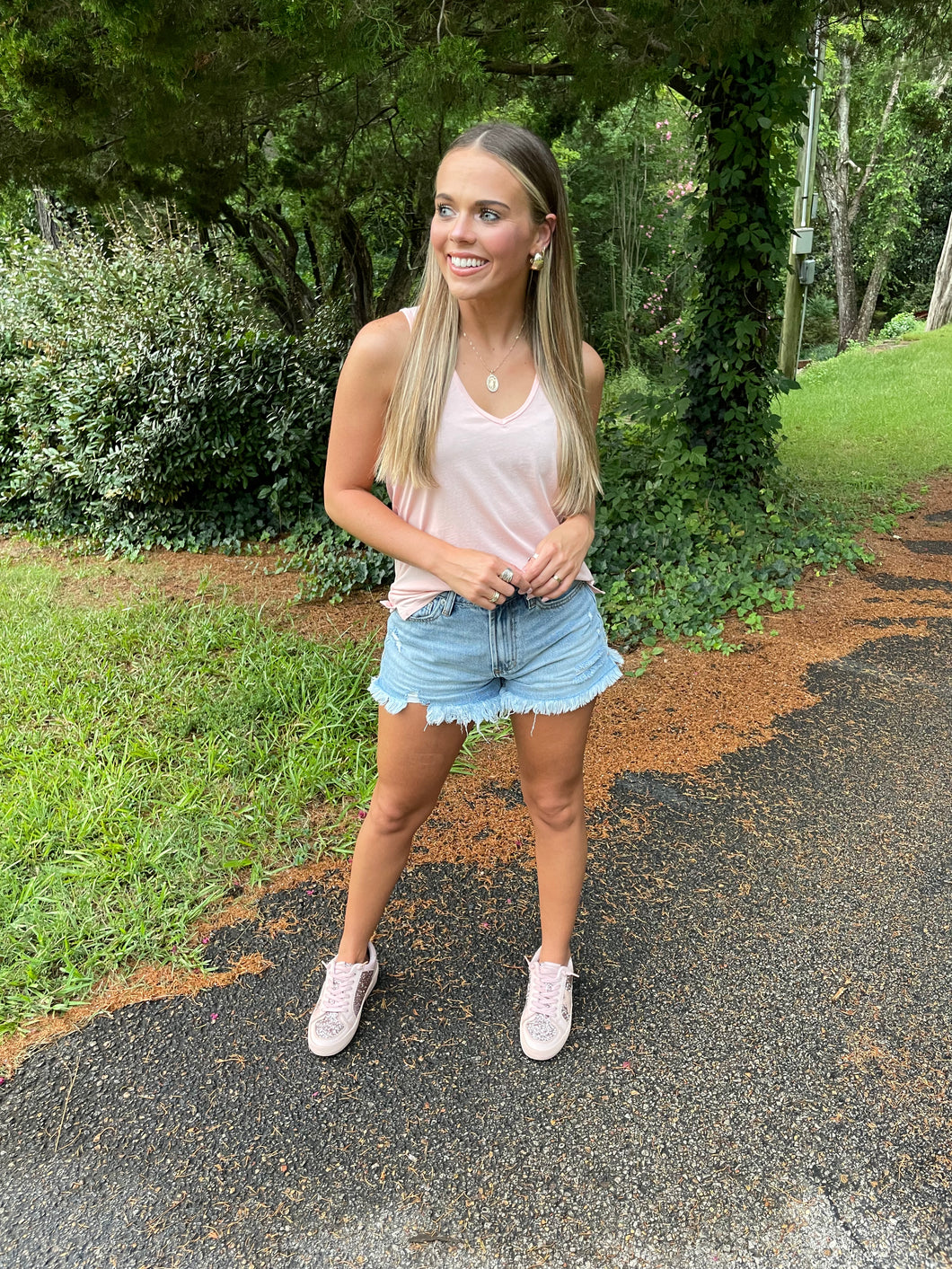 z supply organic v-neck tank in silver pink
